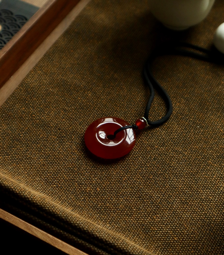 Natural Red Agate Chalcedony Peace Buckle Pendant